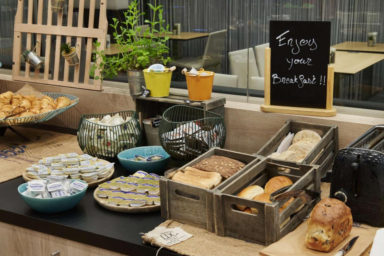 Park Inn By Radisson Liege Airport Grace-Hollogne Bagian luar foto