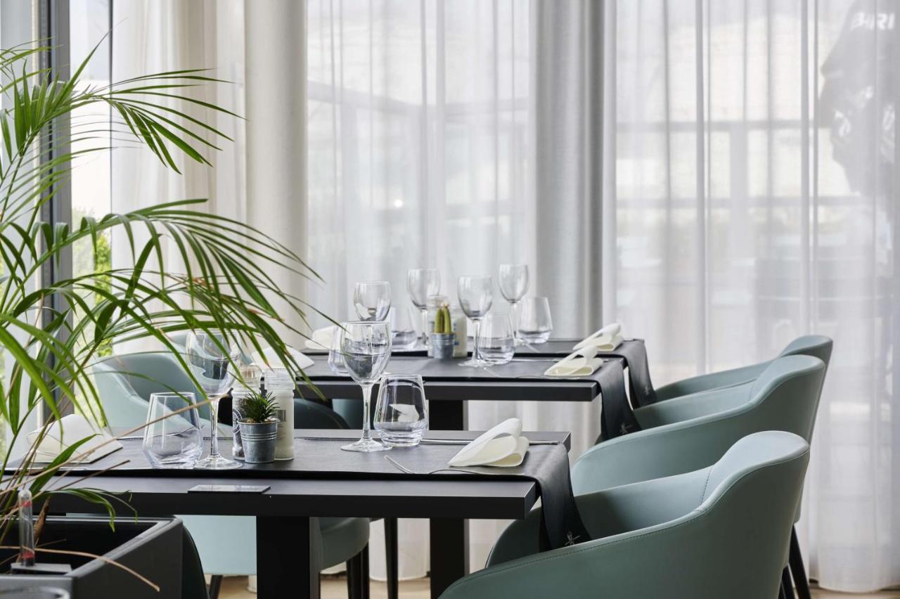 Park Inn By Radisson Liege Airport Grace-Hollogne Bagian luar foto