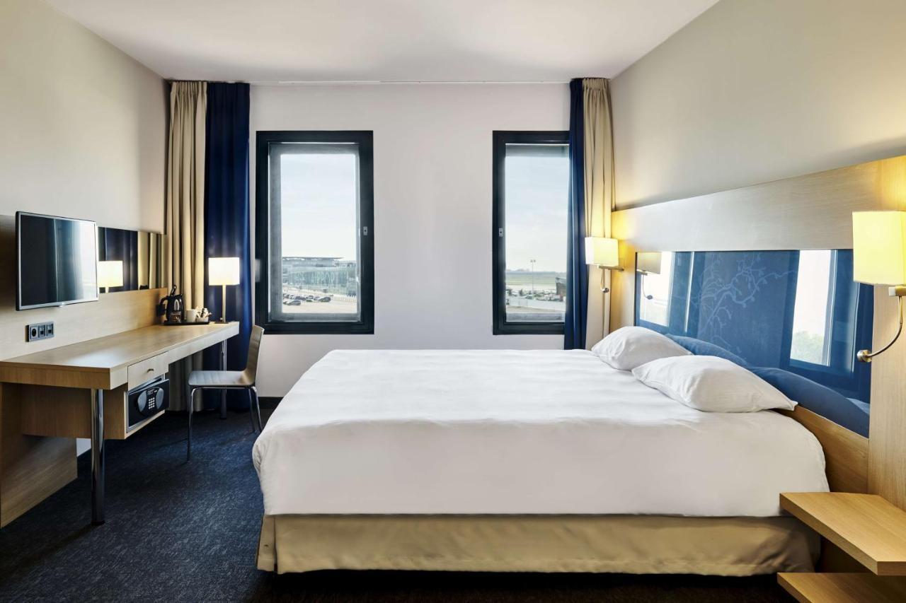 Park Inn By Radisson Liege Airport Bagian luar foto