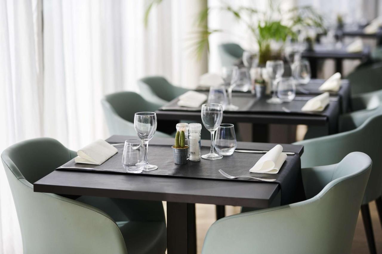 Park Inn By Radisson Liege Airport Grace-Hollogne Bagian luar foto