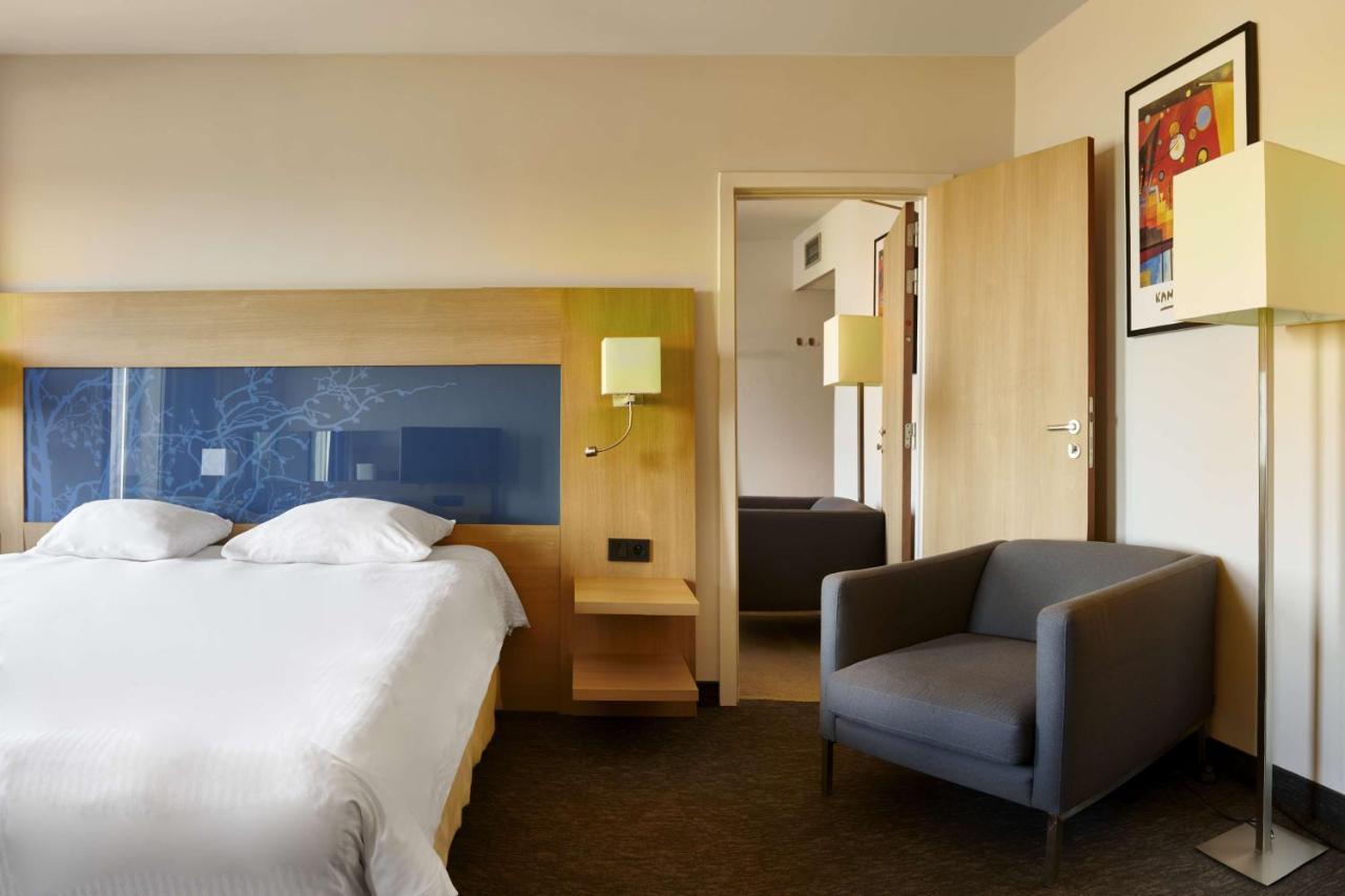 Park Inn By Radisson Liege Airport Grace-Hollogne Bagian luar foto
