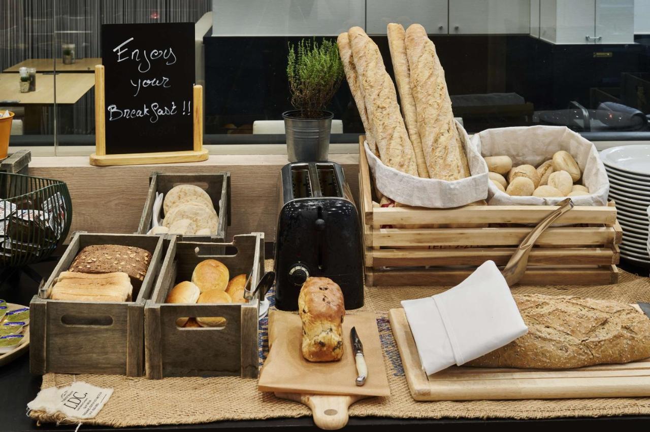 Park Inn By Radisson Liege Airport Grace-Hollogne Bagian luar foto